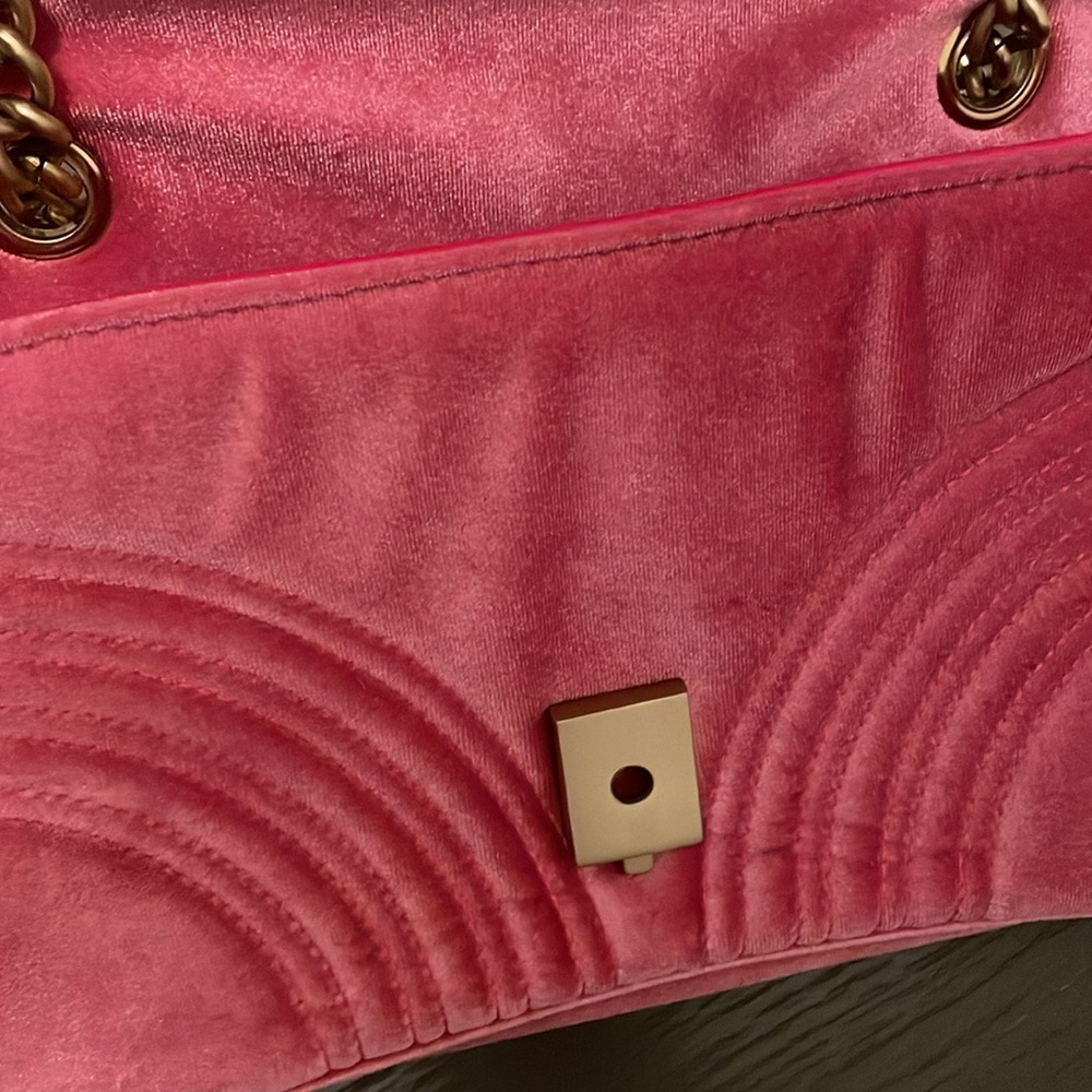 GUCCI
Velvet Matelasse GG Marmont Shoulder Bag Light Raspberry Rose
NWOT - Picture 5 of 17
